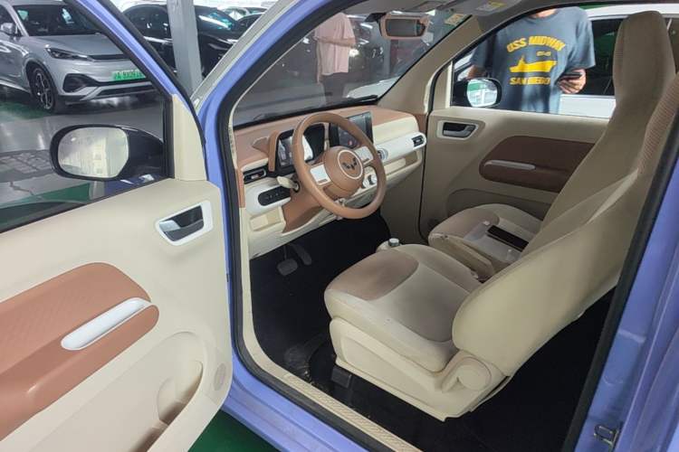 Used Wuling Hongguang MINIEV 2024 3rd Generation 215km Advanced Version Driver Seat