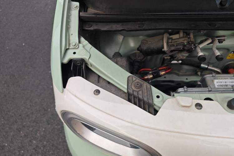 Used Wuling Hongguang MINIEV 2024 3rd Generation 215km Advanced Version Engine Bay Right
