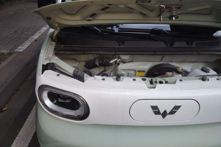 Used Wuling Hongguang MINIEV 2024 3rd Generation 215km Advanced Version Engine Bay Right