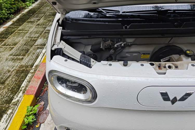 Used Wuling Hongguang MINIEV 2024 3rd Generation 215km Advanced Version Engine Bay Right
