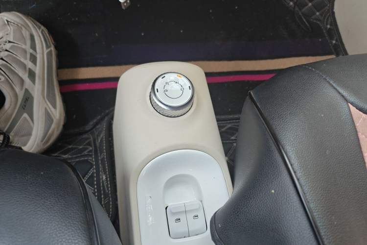 Used Wuling Hongguang MINIEV 2024 3rd Generation 215km Youth Edition Gear Lever