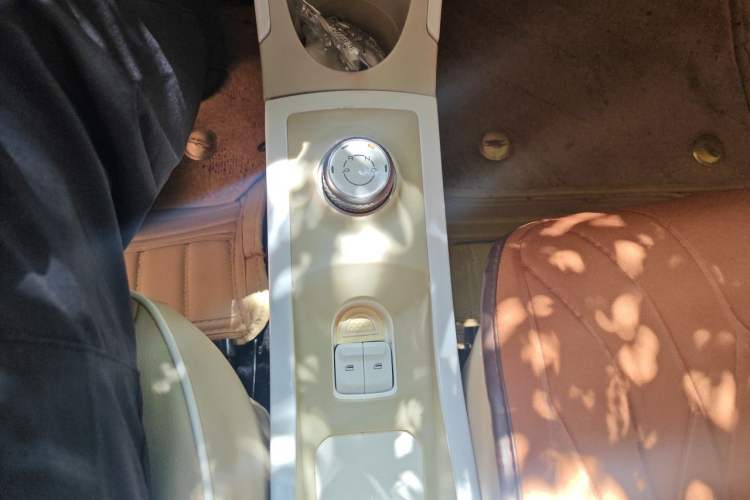 Used Wuling Hongguang MINIEV 2024 3rd Generation 215km Youth Edition Gear Lever