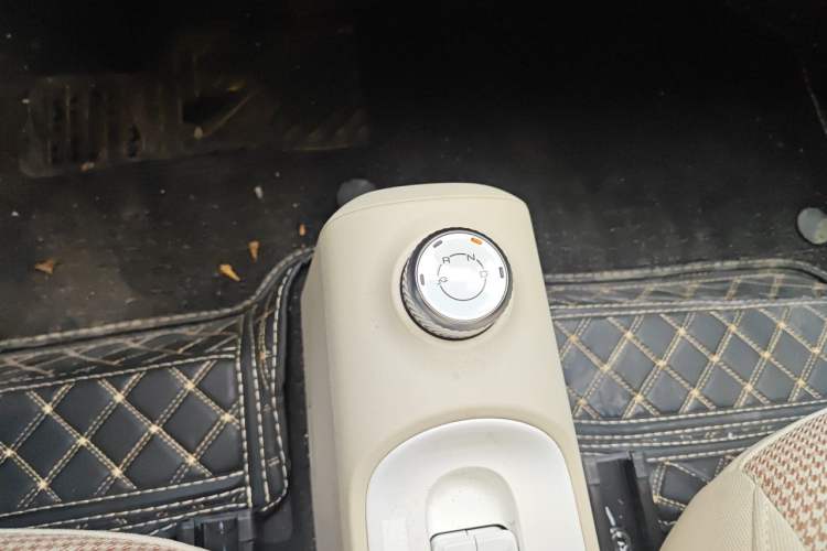 Used Wuling Hongguang MINIEV 2024 3rd Generation 215km Advanced Version Gear Lever