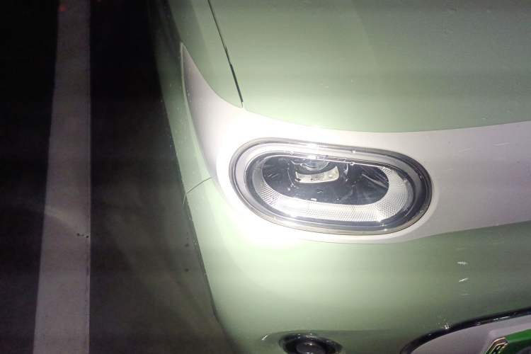 Used Wuling Hongguang MINIEV 2024 3rd Generation 215km Advanced Version Right Front Headlight