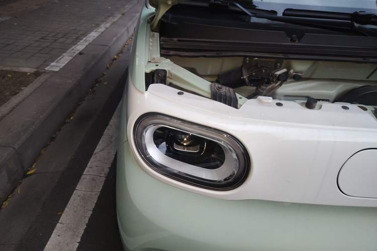 Used Wuling Hongguang MINIEV 2024 3rd Generation 215km Advanced Version Right Front Headlight