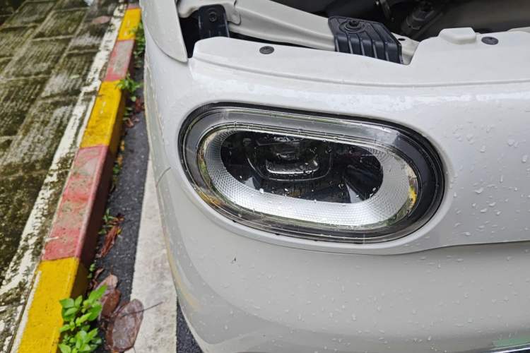 Used Wuling Hongguang MINIEV 2024 3rd Generation 215km Advanced Version Right Front Headlight