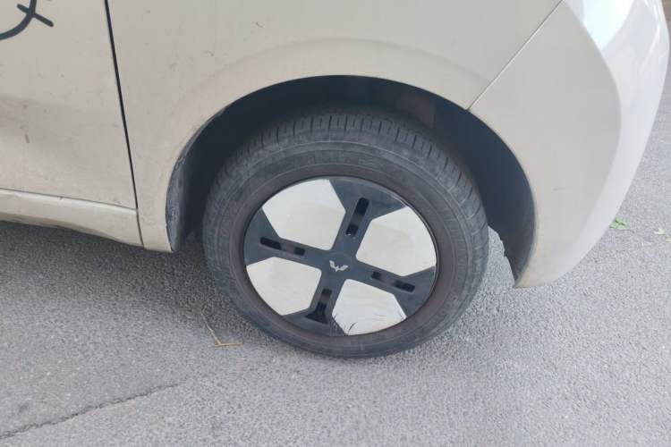 Used Wuling Hongguang MINIEV 2024 3rd Generation 215km Advanced Version Right Front Wheel Hub
