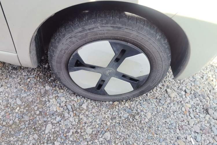 Used Wuling Hongguang MINIEV 2024 3rd Generation 215km Advanced Version Right Front Wheel Hub