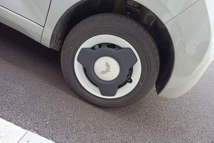 Used Wuling Hongguang MINIEV 2024 3rd Generation 215km Youth Edition Right Front Wheel Hub