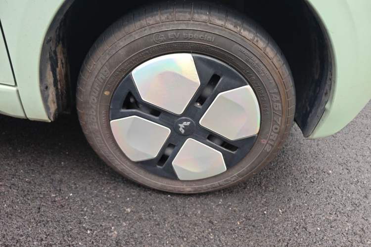 Used Wuling Hongguang MINIEV 2024 3rd Generation 215km Advanced Version Right Front Wheel Hub