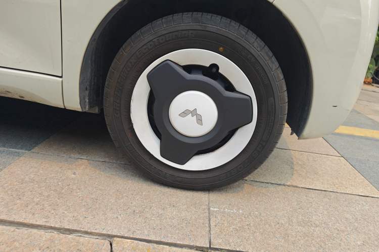 Used Wuling Hongguang MINIEV 2024 3rd Generation 215km Youth Edition Right Front Wheel Hub