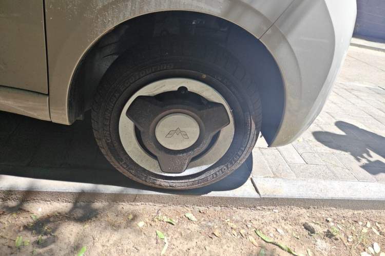 Used Wuling Hongguang MINIEV 2024 3rd Generation 215km Youth Edition Right Front Wheel Hub