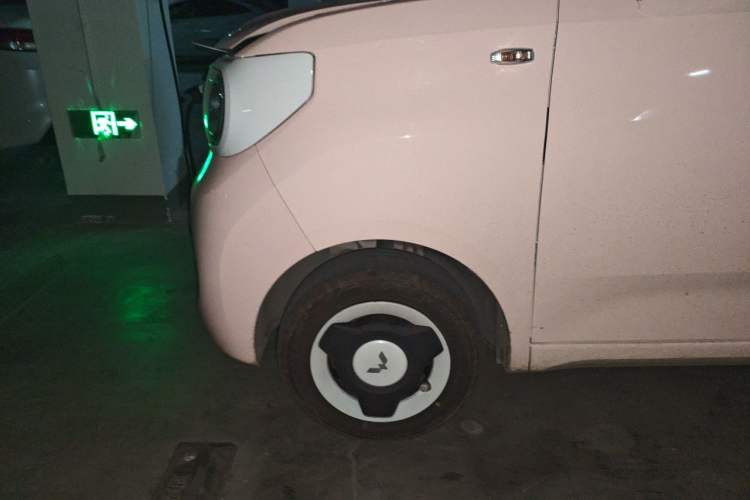 Used Wuling Hongguang MINIEV 2024 3rd Generation 215km Youth Edition Right Front Wheel Hub