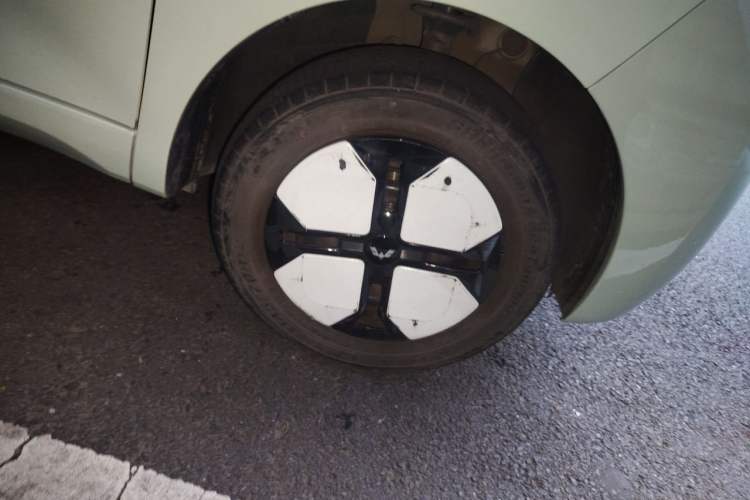 Used Wuling Hongguang MINIEV 2024 3rd Generation 215km Advanced Version Right Front Wheel Hub