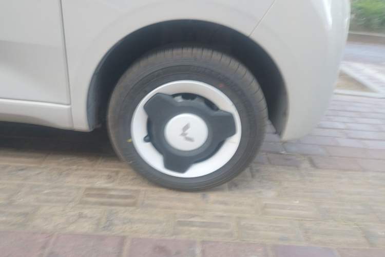 Used Wuling Hongguang MINIEV 2024 3rd Generation 215km Youth Edition Right Front Wheel Hub