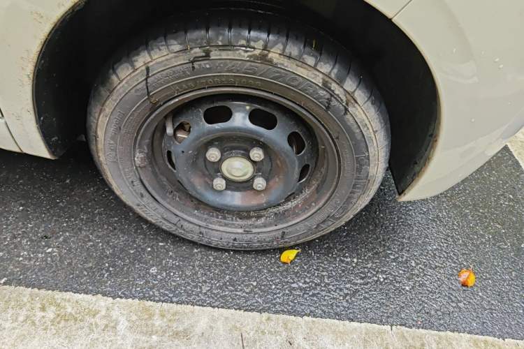 Used Wuling Hongguang MINIEV 2024 3rd Generation 215km Advanced Version Right Front Wheel Hub