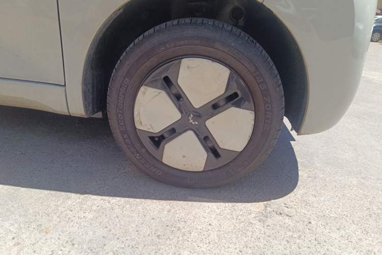 Used Wuling Hongguang MINIEV 2024 3rd Generation 215km Youth Edition Right Front Wheel Hub
