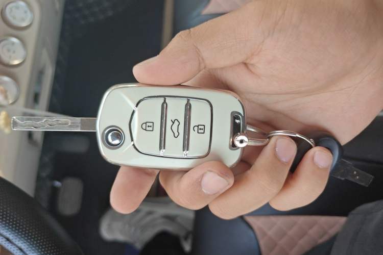 Used Wuling Hongguang MINIEV 2024 3rd Generation 215km Youth Edition Vehicle Key