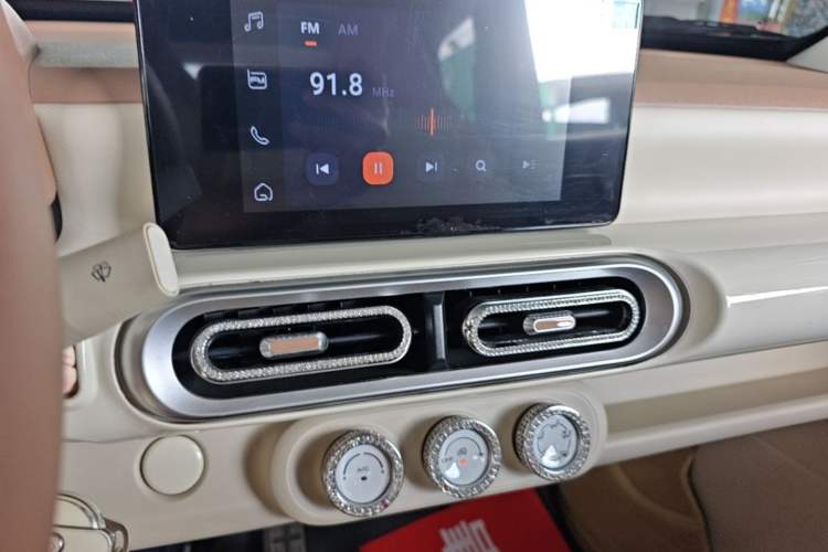 Used Wuling Hongguang MINIEV 2024 3rd Generation 215km Advanced Version Audio And AC Panel