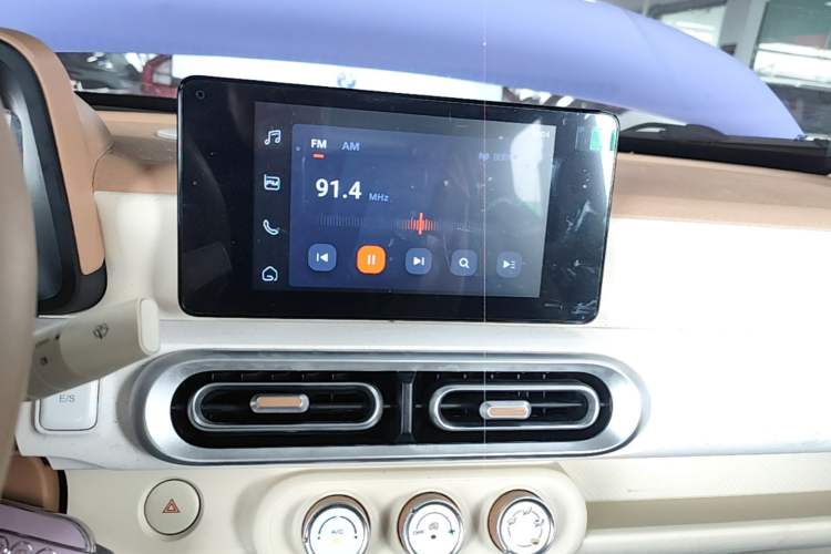 Used Wuling Hongguang MINIEV 2024 3rd Generation 215km Advanced Version Audio And AC Panel