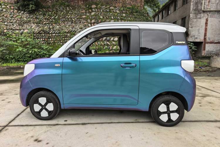Used Wuling Hongguang MINIEV 2024 3rd Generation 215km Advanced Version Exterior 3