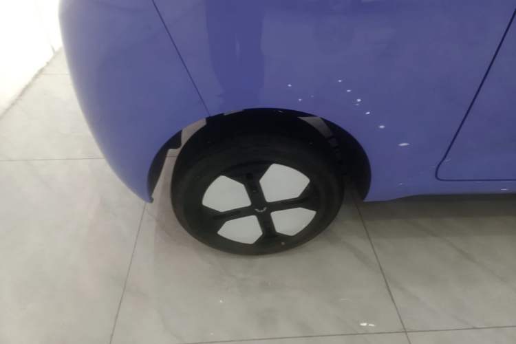 Used Wuling Hongguang MINIEV 2024 3rd Generation 215km Advanced Version Exterior 5