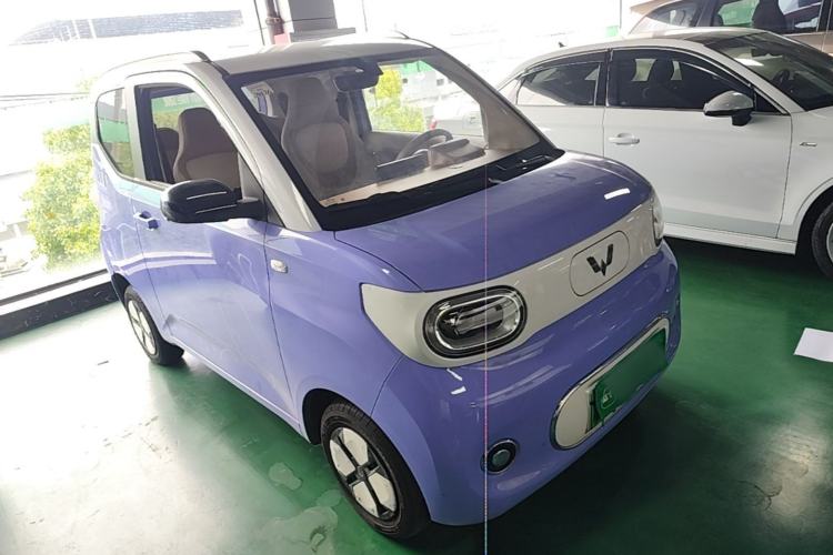 Used Wuling Hongguang MINIEV 2024 3rd Generation 215km Advanced Version Front Right 45 Deg