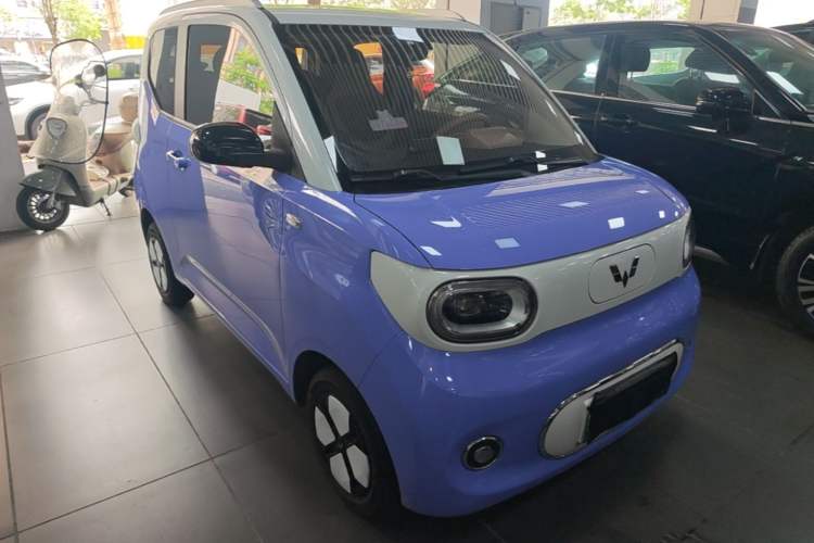 Used Wuling Hongguang MINIEV 2024 3rd Generation 215km Advanced Version Front Right 45 Deg