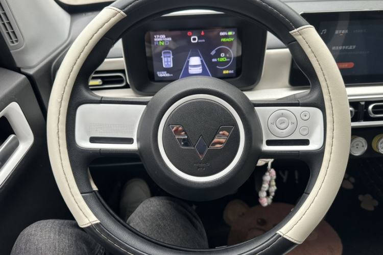 Used Wuling Hongguang MINIEV 2024 3rd Generation 215km Advanced Version Interior 1