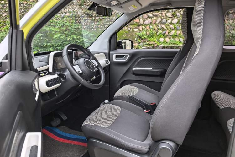 Used Wuling Hongguang MINIEV 2024 3rd Generation 215km Advanced Version Interior 2