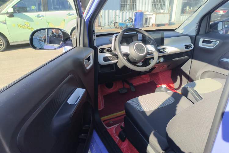 Used Wuling Hongguang MINIEV 2024 3rd Generation 215km Advanced Version Interior 3