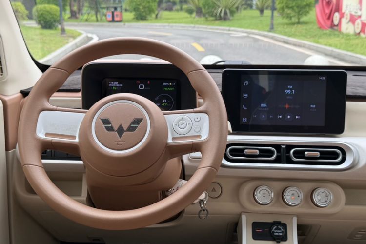 Used Wuling Hongguang MINIEV 2024 3rd Generation 215km Advanced Version Interior 5
