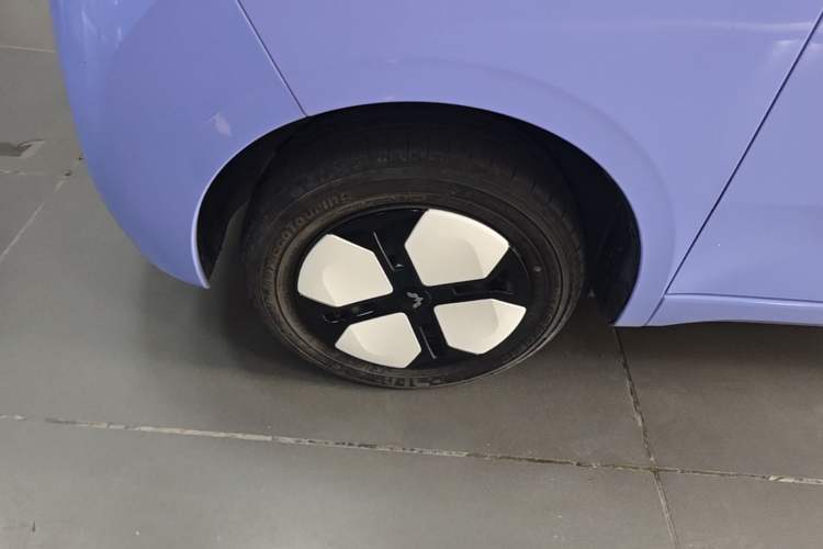 Used Wuling Hongguang MINIEV 2024 3rd Generation 215km Advanced Version Left Front Wheel Hub
