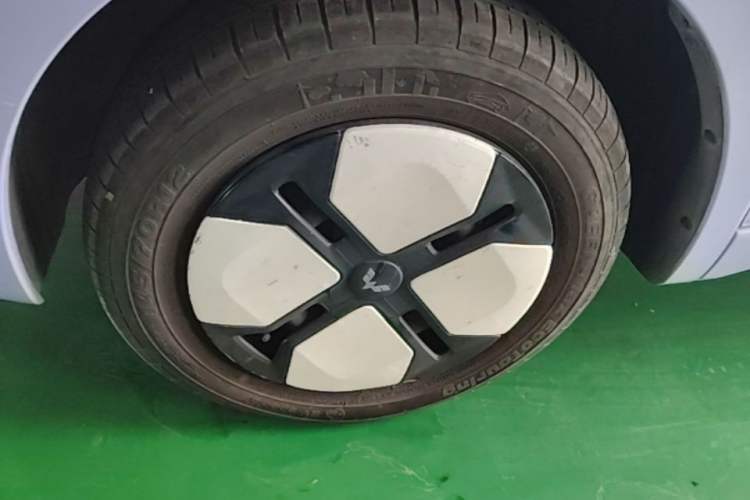Used Wuling Hongguang MINIEV 2024 3rd Generation 215km Advanced Version Left Front Wheel Hub
