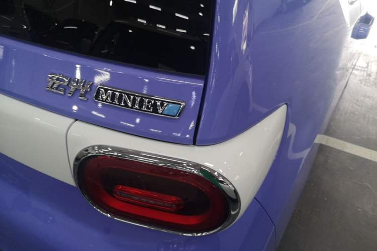 Used Wuling Hongguang MINIEV 2024 3rd Generation 215km Advanced Version Right Rear Taillight
