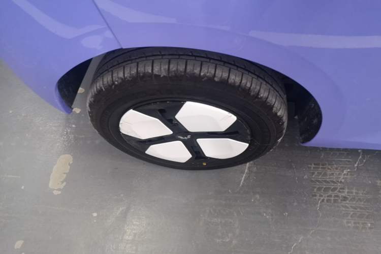 Used Wuling Hongguang MINIEV 2024 3rd Generation 215km Advanced Version Right Rear Wheel Hub