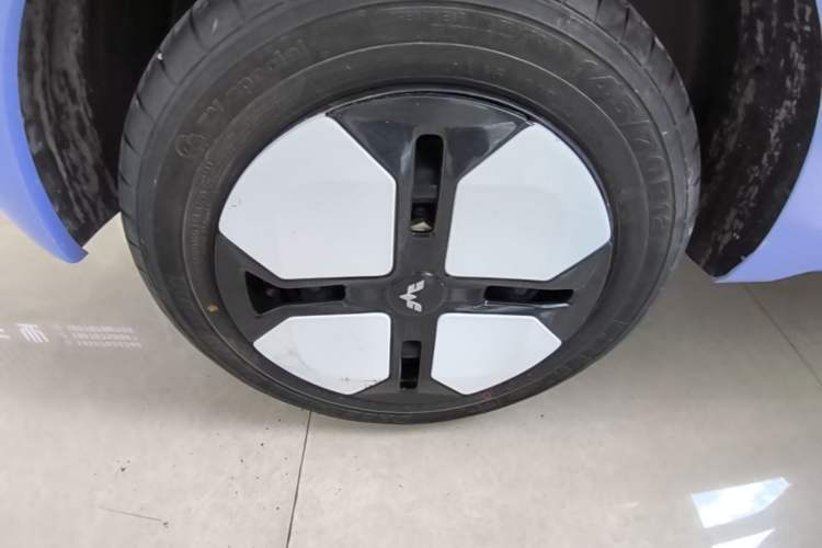 Used Wuling Hongguang MINIEV 2024 3rd Generation 215km Advanced Version Right Rear Wheel Hub