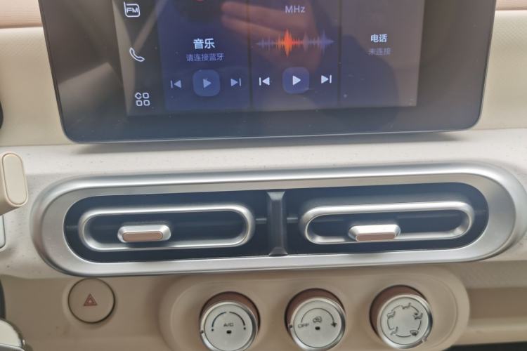 Used Wuling Hongguang MINIEV 2024 3rd Generation 215km Advanced Version Audio And AC Panel
