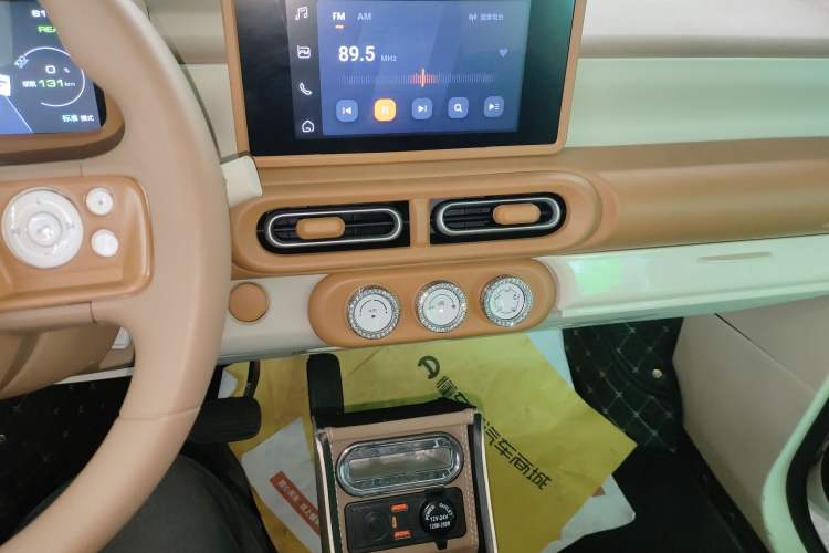 Used Wuling Hongguang MINIEV 2024 3rd Generation 215km Advanced Version Audio And AC Panel