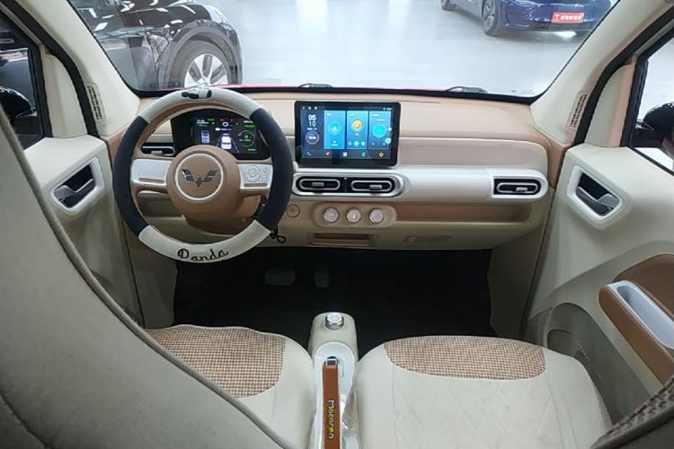 Used Wuling Hongguang MINIEV 2024 3rd Generation 215km Youth Edition Center Console