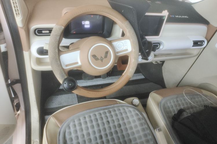Used Wuling Hongguang MINIEV 2024 3rd Generation 170 km Center Console