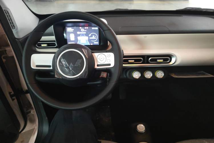 Used Wuling Hongguang MINIEV 2024 3rd Generation 215km Youth Edition Center Console