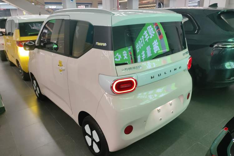 Used Wuling Hongguang MINIEV 2024 3rd Generation 215km Advanced Version Exterior 2