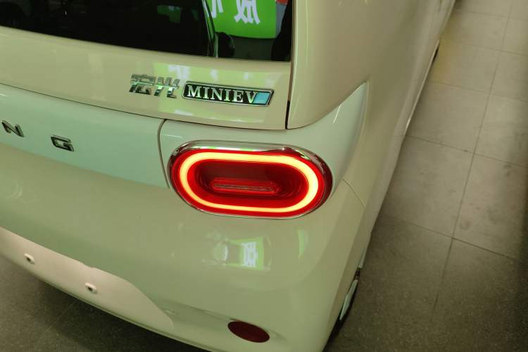 Used Wuling Hongguang MINIEV 2024 3rd Generation 215km Advanced Version Exterior 3