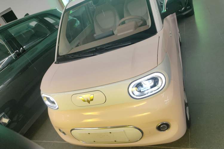 Used Wuling Hongguang MINIEV 2024 3rd Generation 215km Advanced Version Front