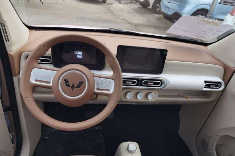 Used Wuling Hongguang MINIEV 2024 3rd Generation 215km Advanced Version Interior 1