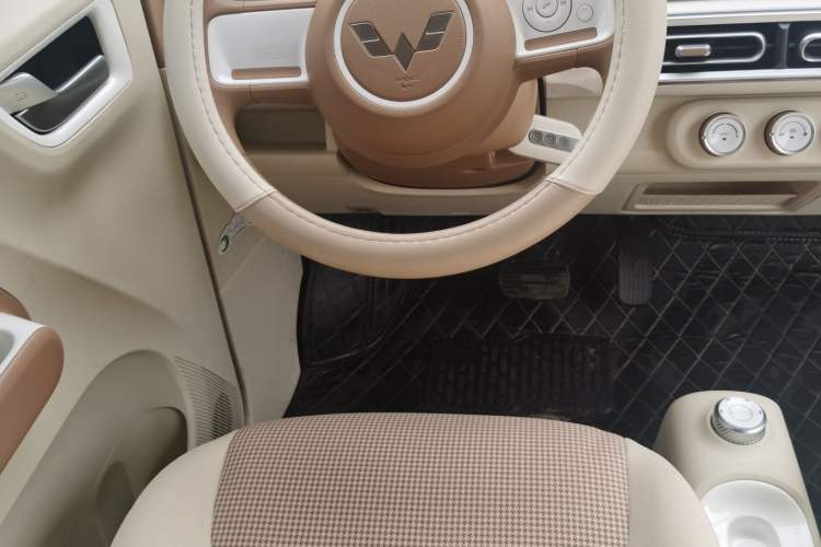 Used Wuling Hongguang MINIEV 2024 3rd Generation 215km Advanced Version Interior 2