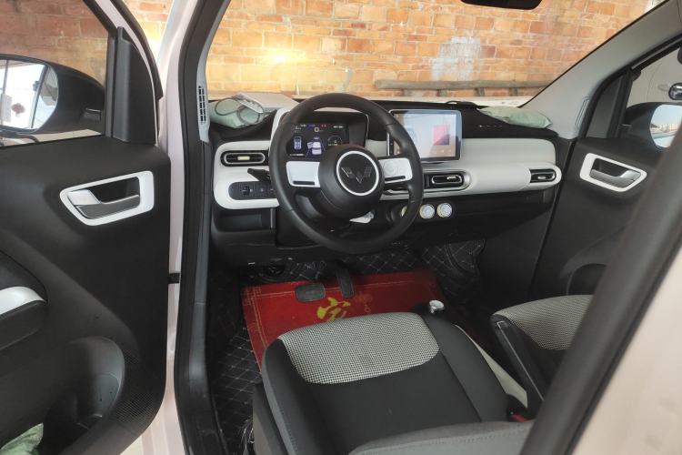 Used Wuling Hongguang MINIEV 2024 3rd Generation 120 km Interior 2