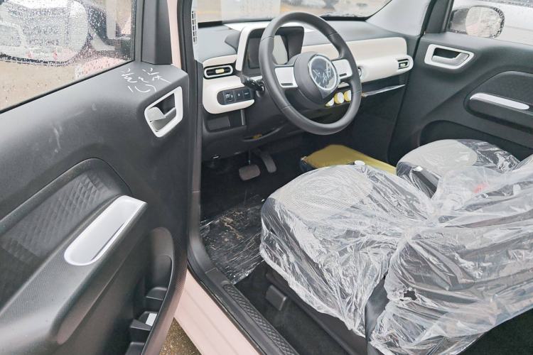 Used Wuling Hongguang MINIEV 2024 3rd Generation 215km Youth Edition Interior 2