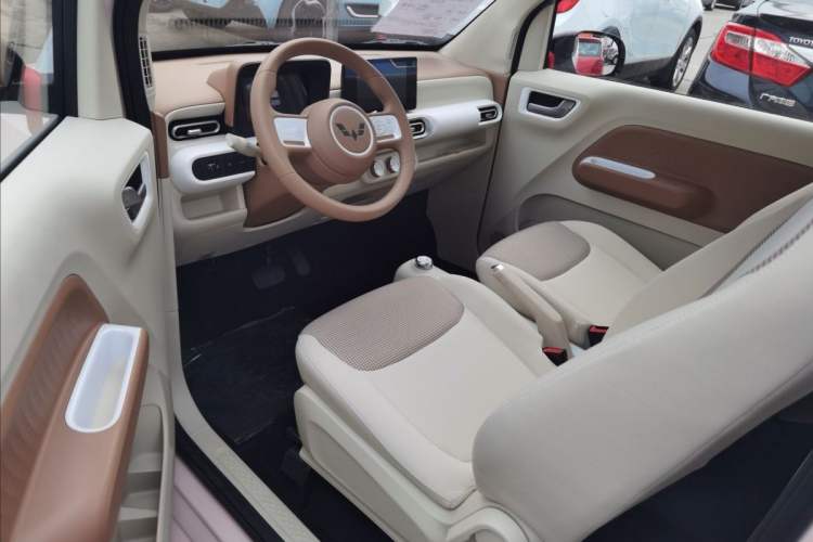 Used Wuling Hongguang MINIEV 2024 3rd Generation 215km Advanced Version Interior 2